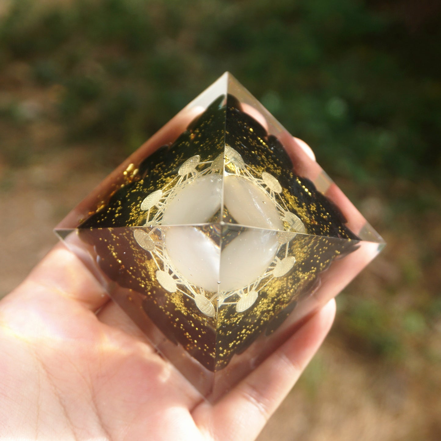 Natural Tiger Eye Orgonite Pyramid Healing Crystals Centerpiece Energy Generator Reiki Chakra Multiplier Orgone Amethyst Meditation